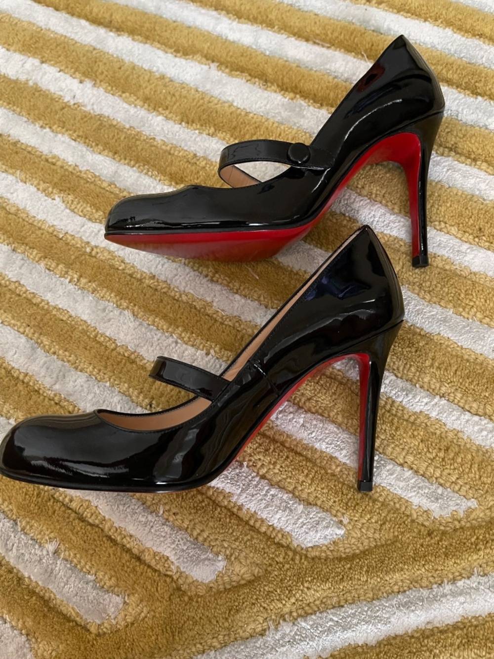 Christian Louboutin Wallis 100 Patent Calf Pumps, NEVER WORN, size US 5, EU 35 - Picture 4 of 16